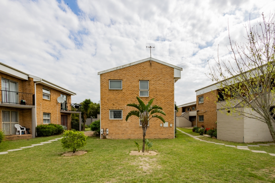 1 Bedroom Property for Sale in Oakglen Western Cape
